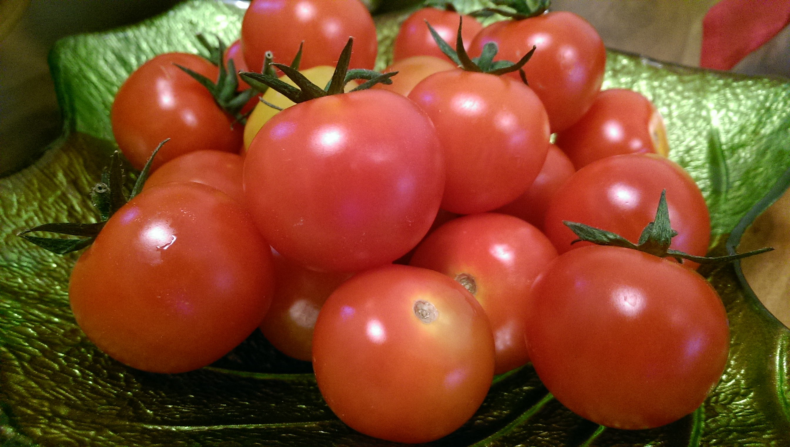 Even A Tomato a Day keeps your body Perfect خوردن حتی روزی یک عدد گوجه فرنگی، بدنتون رو عالی نگه میداره